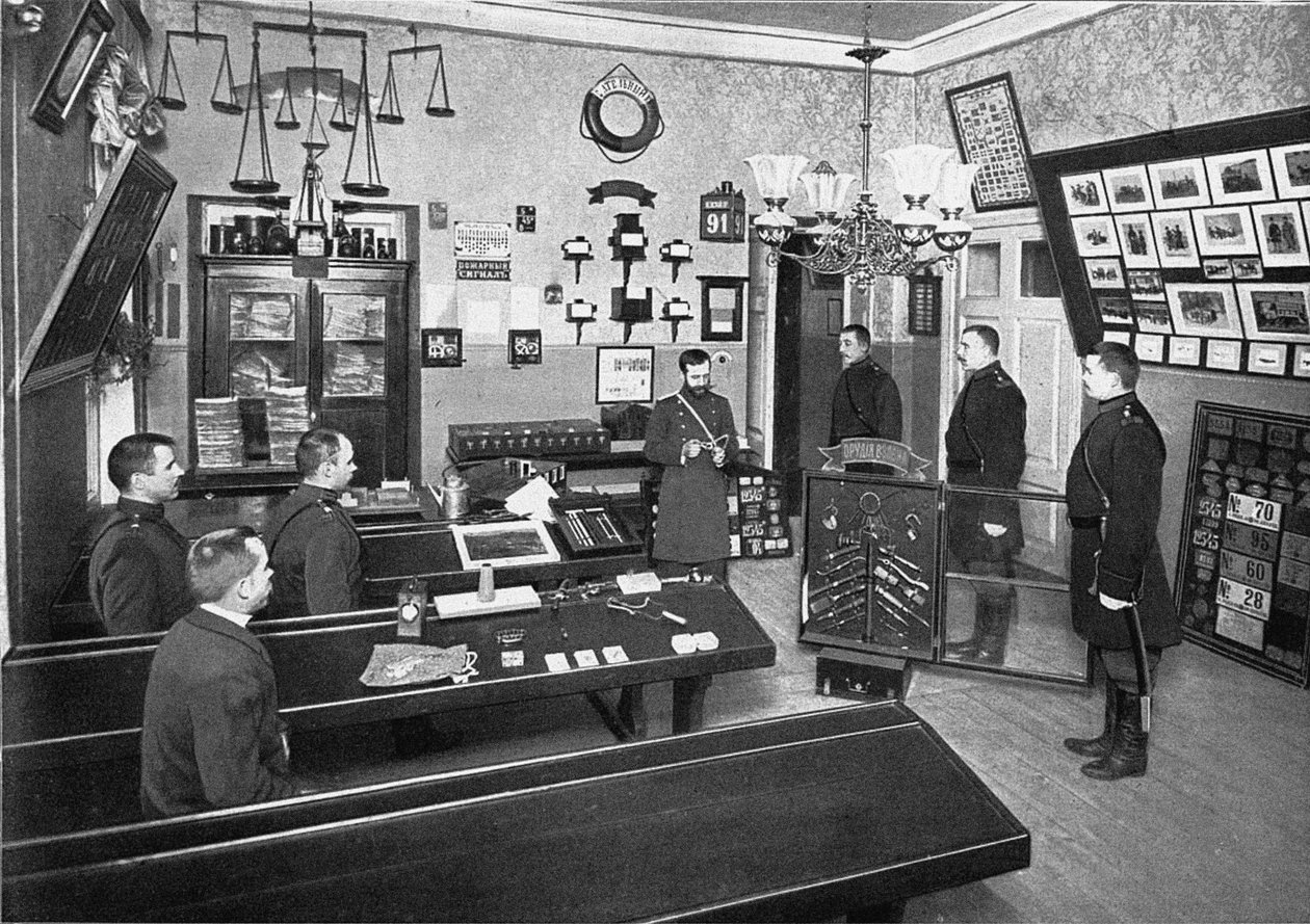 The police recruits in Saint Peterburg police school, 1903 af Unbekannt