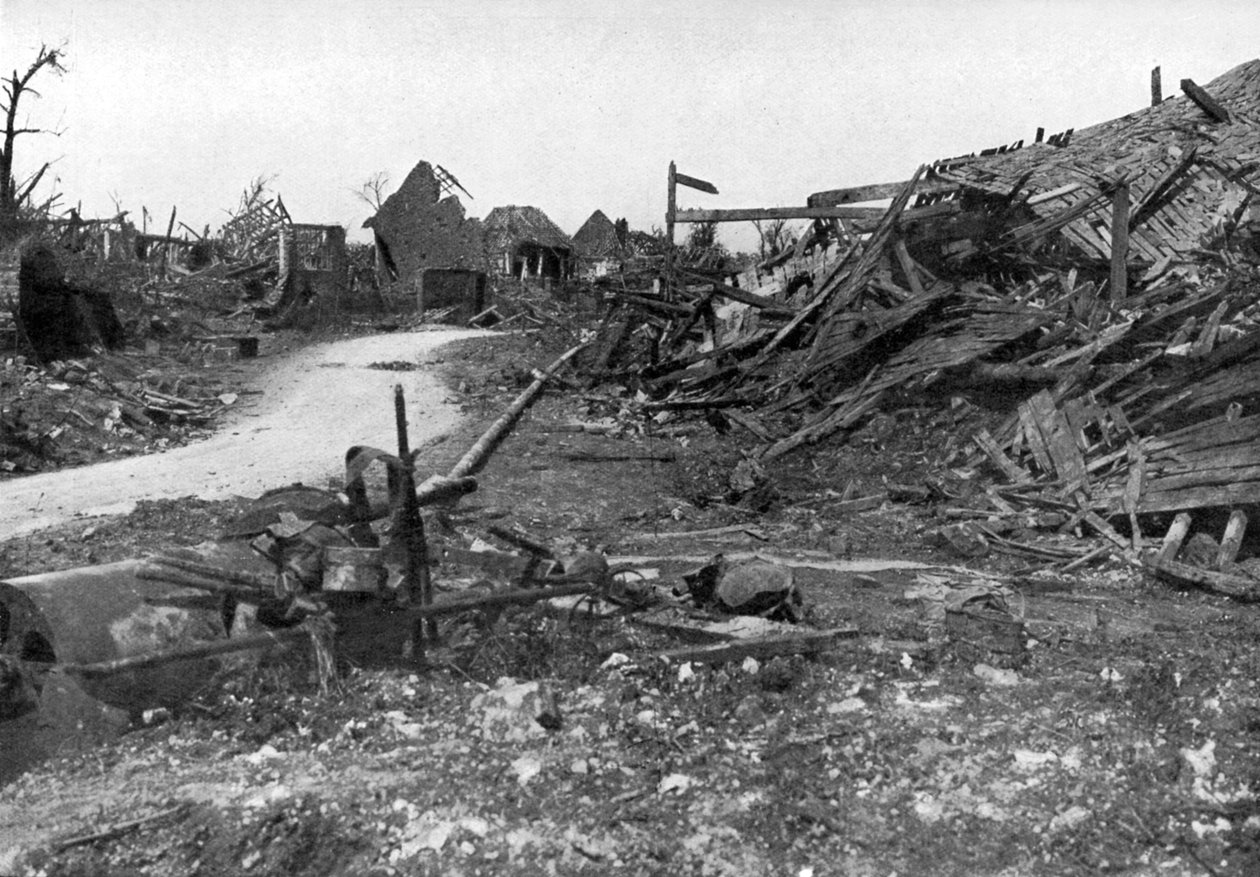 Landsbyen Mametz efter bombardementet i juli, Slaget ved Somme, 1916, c1920 af Unbekannt