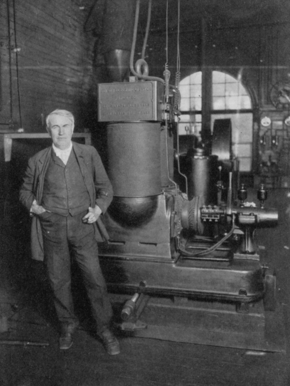 Thomas Alva Edison, amerikansk opfinder, med sin første dynamo til fremstilling af elektrisk lys, 1880