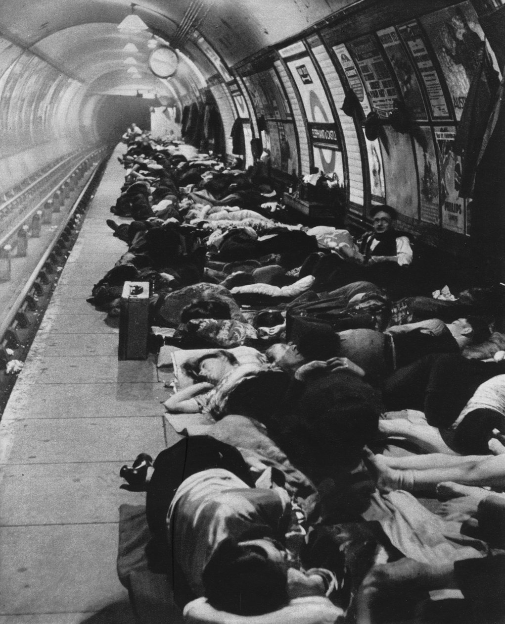 De, der gik på krisecenter, begyndte en ny slags natteliv, 11. november, 1940, 1942 af Unbekannt
