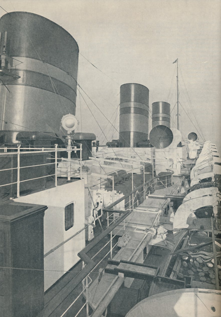 Three Funnels of the Monarch of Bermuda, Furness Withy luksusliner, 1937 af Unbekannt