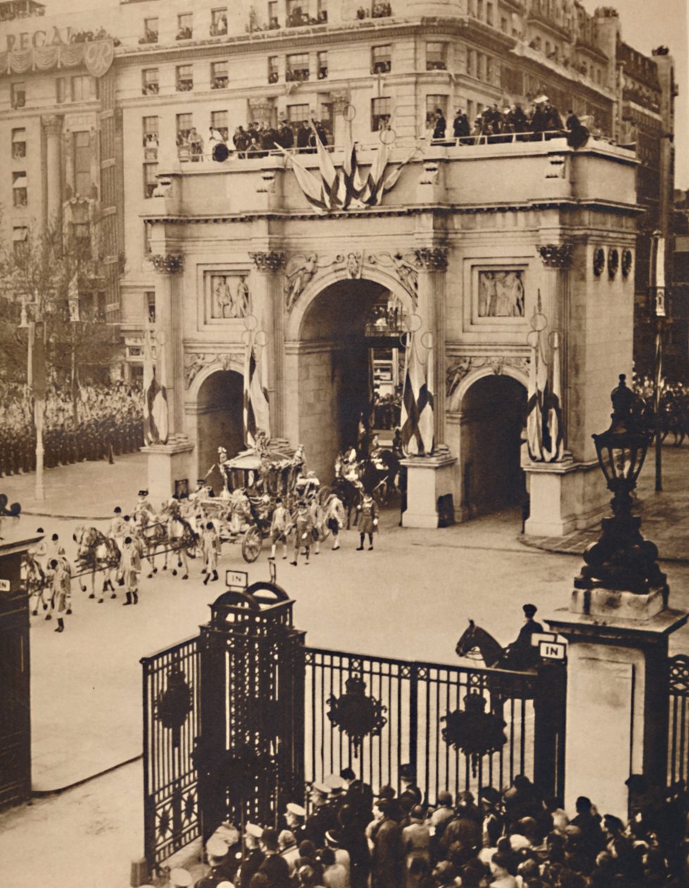 Gennem Sovereigns Gate, Marble Arch, 12. maj 1937 af Unbekannt