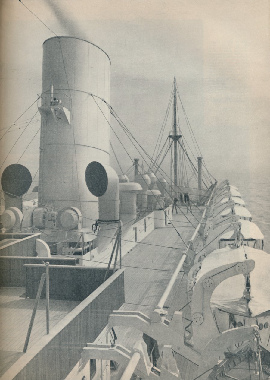 Top Deck of the Strathmore med moderne redningsbåde, 1936 af Unbekannt