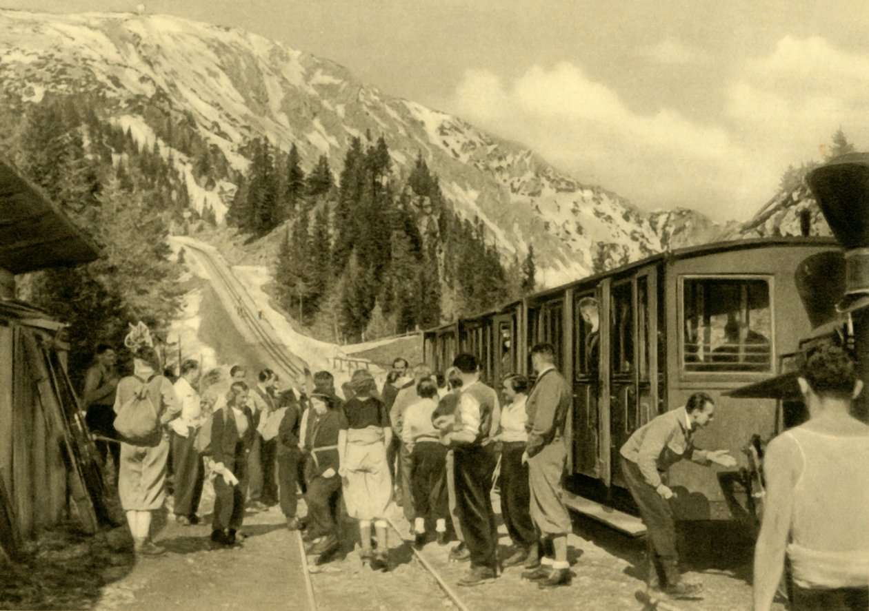 Turister på Baumgartnerhaus Station på Schneeberg Railway, Nedre Østrig, c1935. af Unbekannt