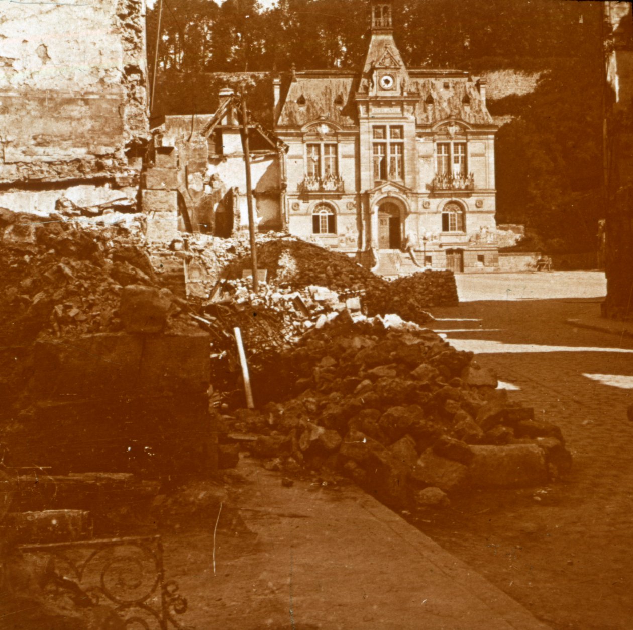 Rådhus, Chateau Thierry, Frankrig, c1914-c1918 af Unbekannt