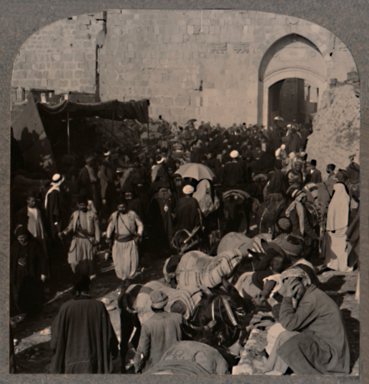 Trafik ved St. Stephens Gate, Jerusalem, ca. 1900 af Unbekannt