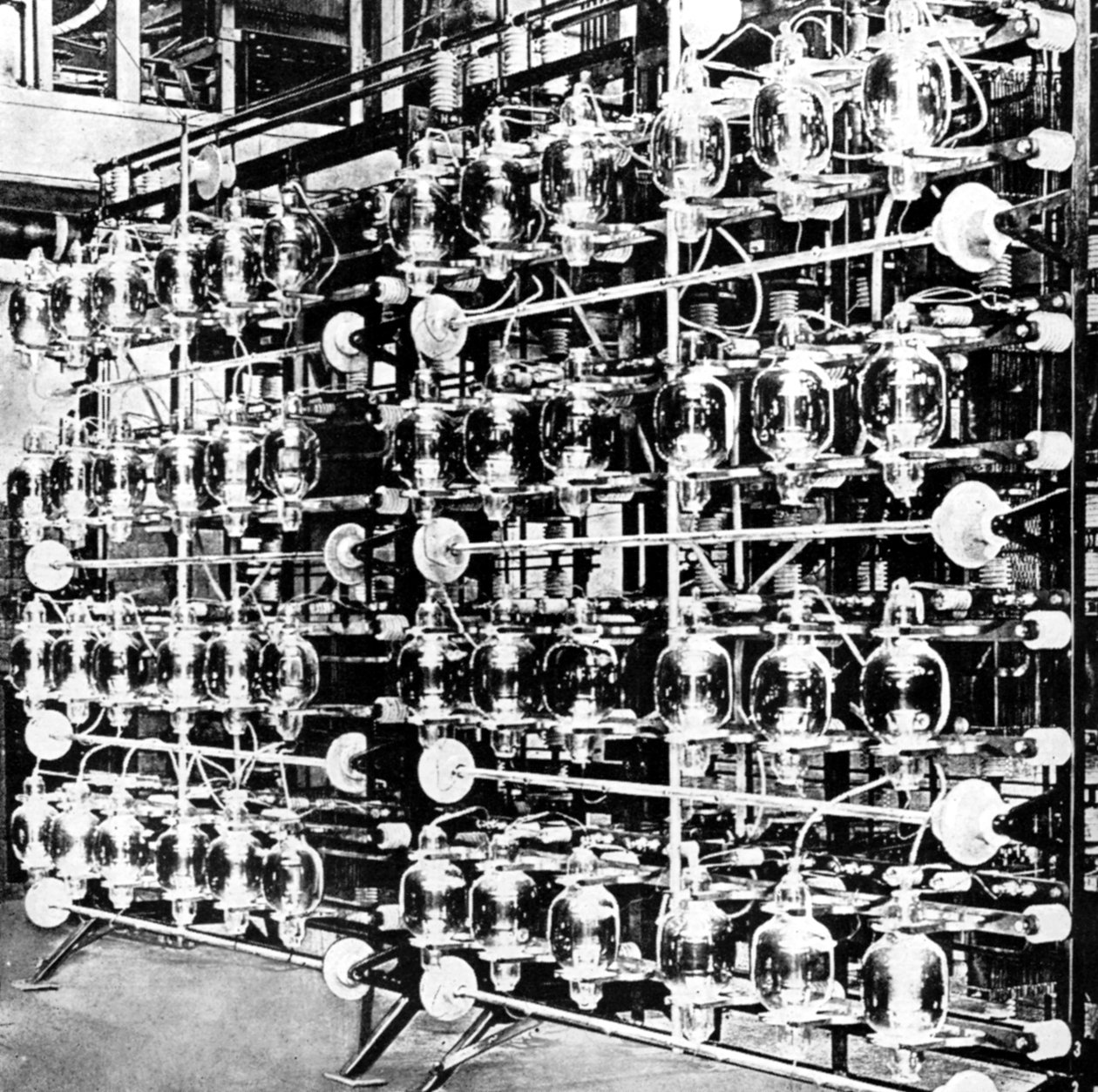 Senderventiler på Marconi Station i Carnarvon, Gwynedd, 1926 af Unbekannt