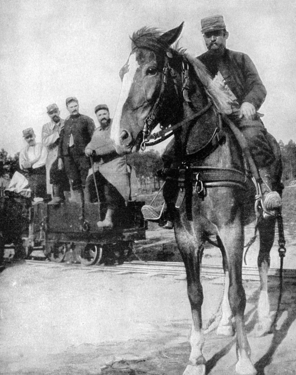Transport ved Argonne-skoven, Frankrig, 1915 af Unbekannt