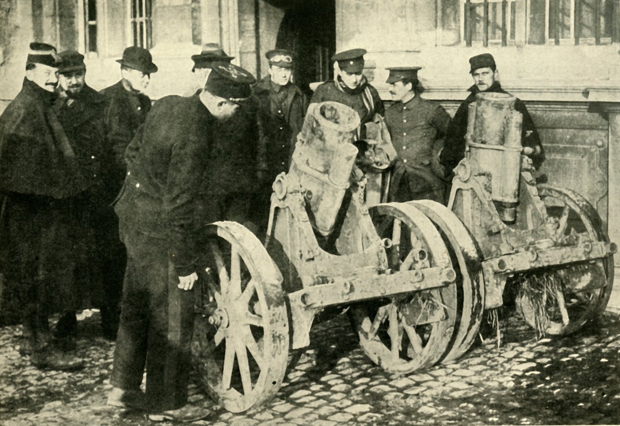 Skyttegravemorterer erobret fra tyskerne, Første Verdenskrig, 1914, c1920. af Unbekannt