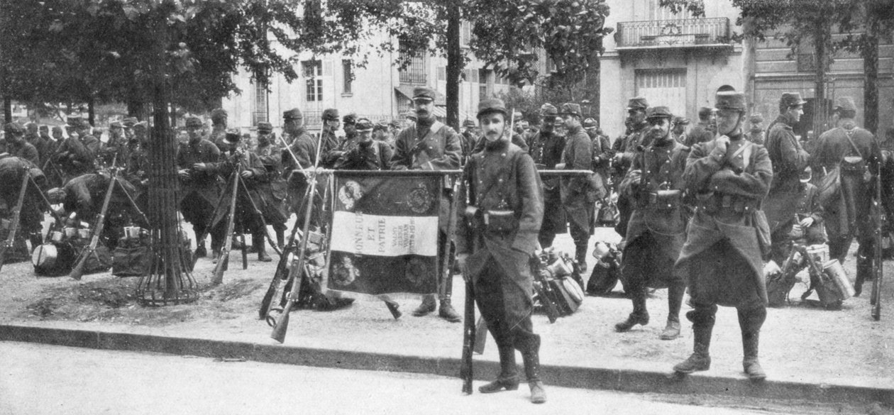 Tropper og flag fra det franske 102. infanteri, Saint-Francois-Xavier, Paris, Frankrig, august 1914 af Unbekannt
