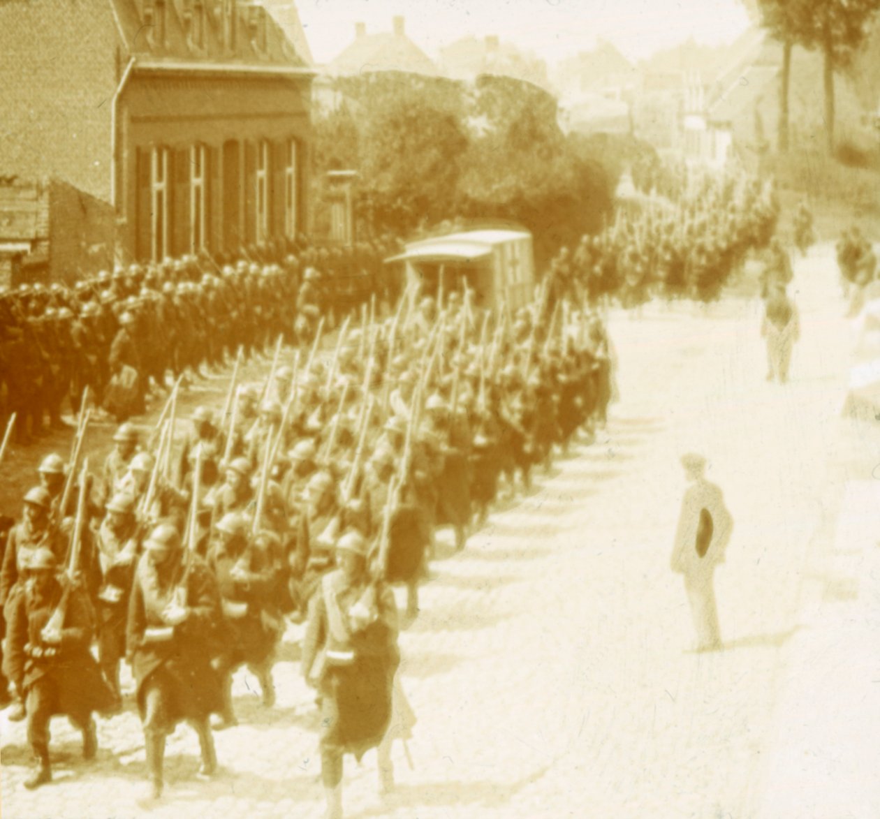 Tropper marcherer, Alveringem, Flandern, Belgien, c1914-c1918 af Unbekannt