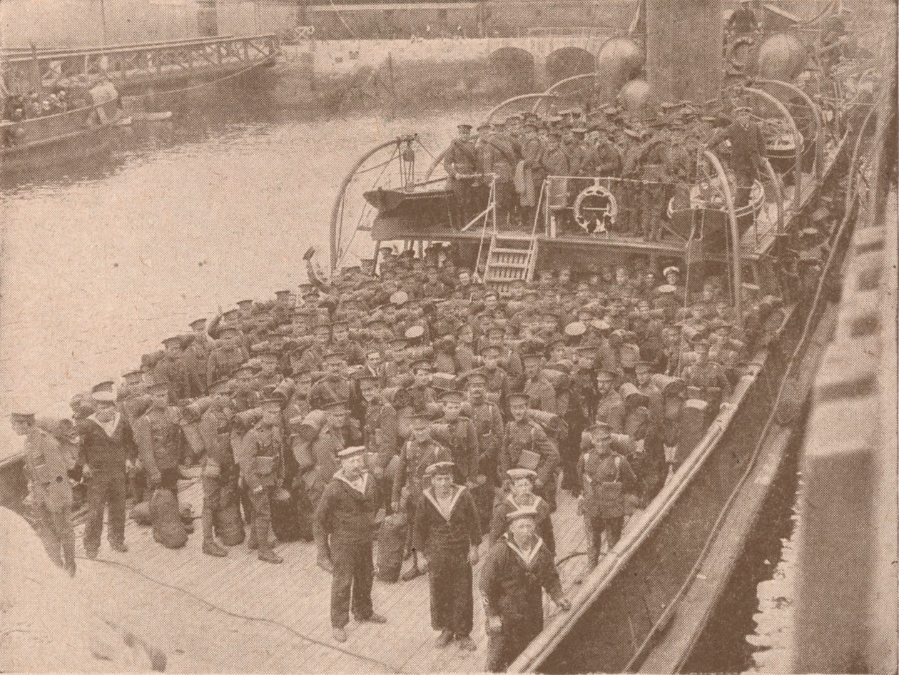 Tropper om bord på en kanaltransport, c1915 1928 af Unbekannt