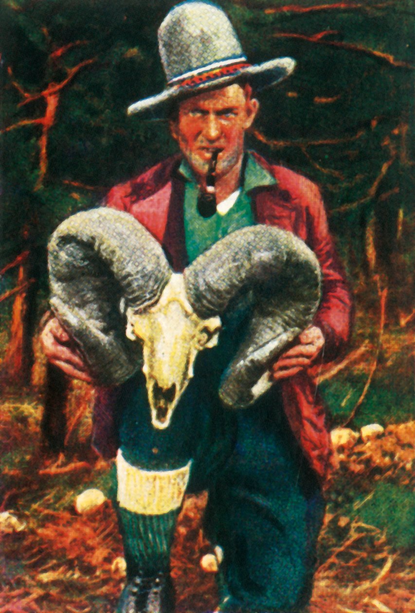 Trofæjæger, der holder Bighorn fårekranie, c1928. af Unbekannt