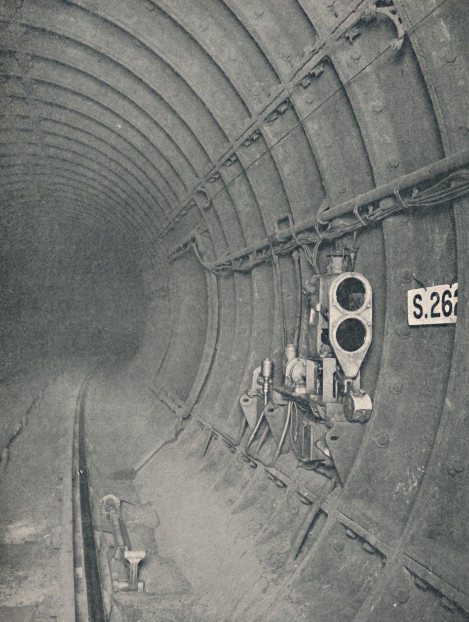 Tunnelsignal og automatisk togstop. London Underground Railways, 1926 af Unbekannt