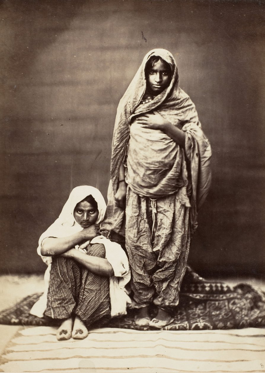 To indiske kvinder, en siddende, 1860