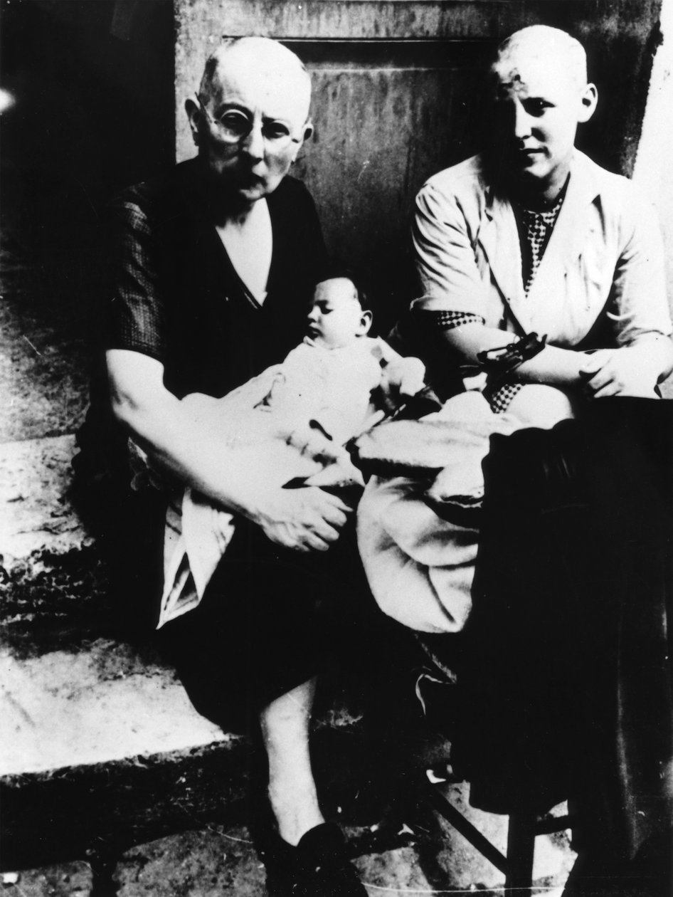 To kvindelige franske kollaboratører, Chartres, Frankrig, 1944 af Unbekannt