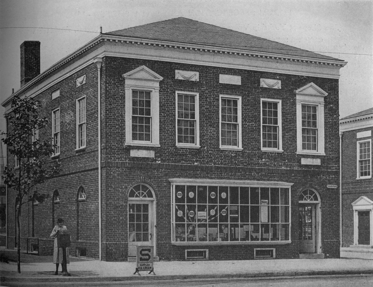 To butikker i Yorkship Village, New Jersey, 1925 af Unbekannt