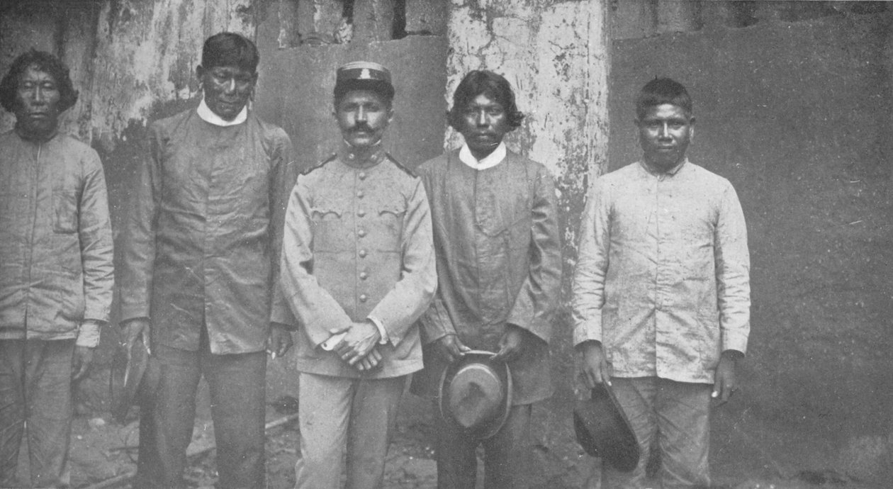 Tymbiras-indianere fra staten Maranhao. Løjtnant Pedro Dantas og hans tolke, 1914 af Unbekannt
