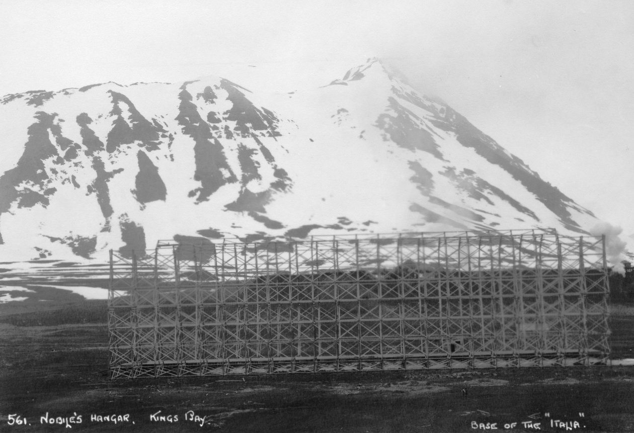 Umberto Nobiles hangar, base for luftskibet Italia, Kongsfjorden, Spitzbergen, Norge, 1929 af Unbekannt