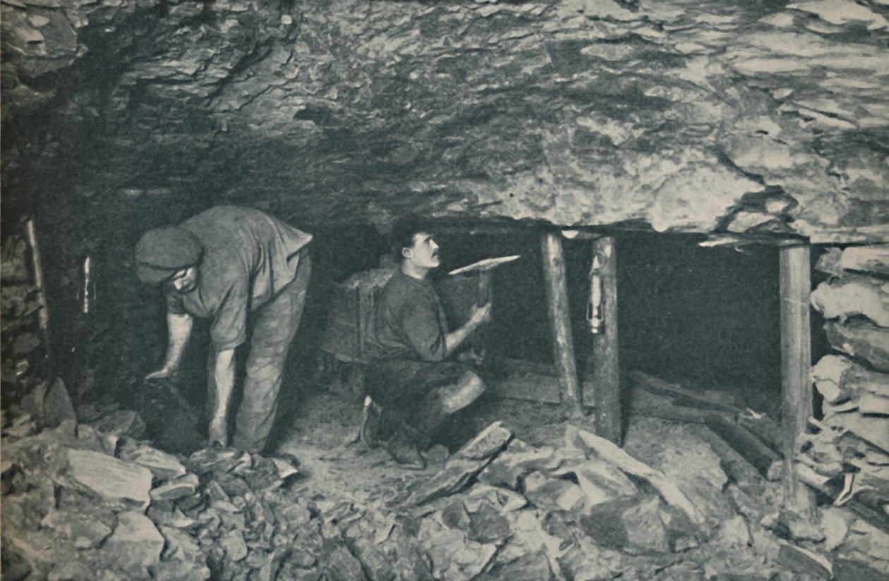 Uselvbevidste helte, der slider i farer, c1935 af Unbekannt