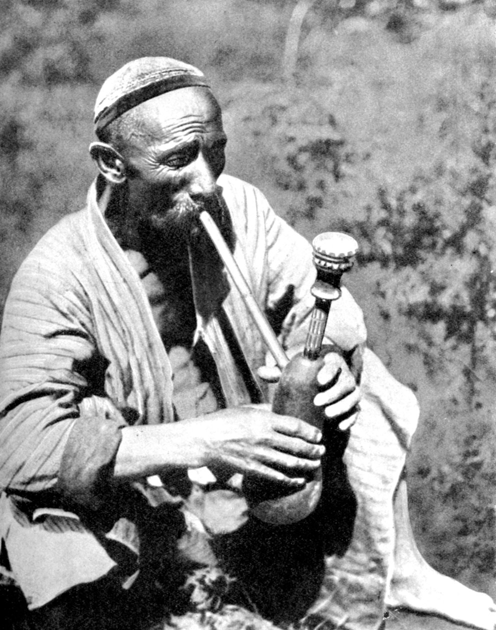 Usbekisk mand, der ryger calian, Samarkand, 1936 af Unbekannt