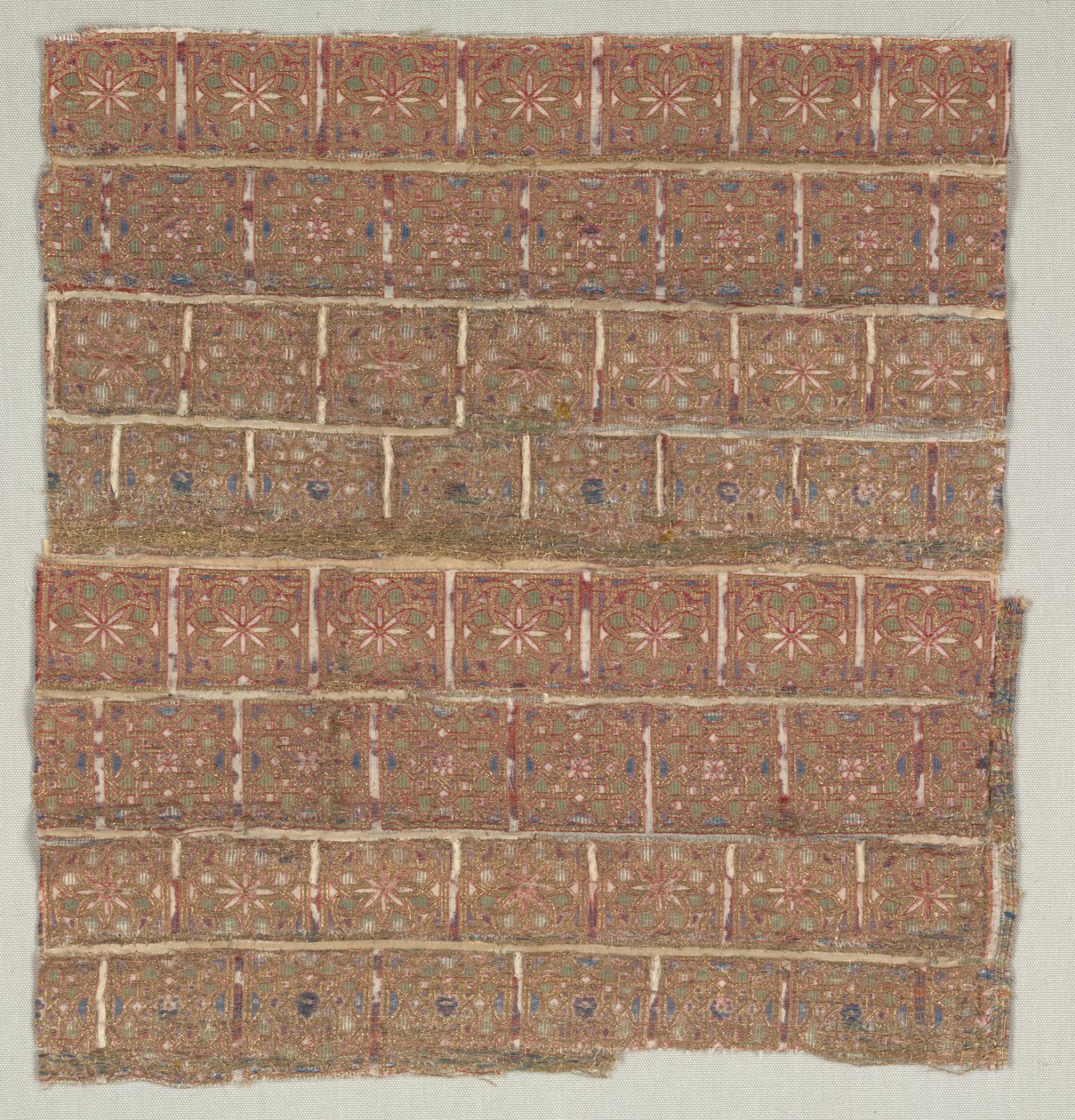 Vestmentfragment med stjerner i forskudte firkanter, 1200-tallet. af Unbekannt