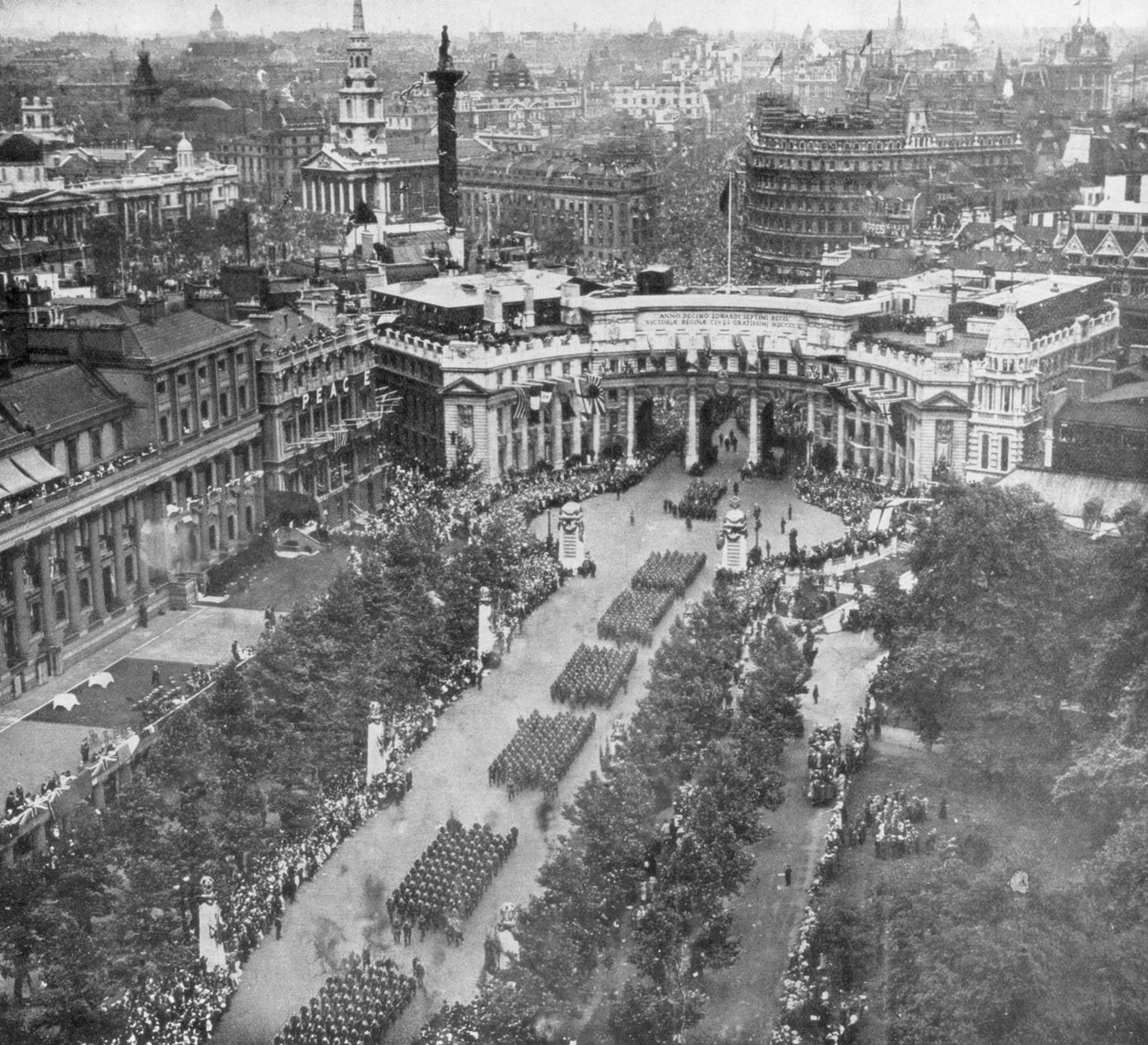 Sejrsparade passerer gennem Admiralitetsbuen og ned ad Mall, 19. juli, 1919, 1926 af Unbekannt