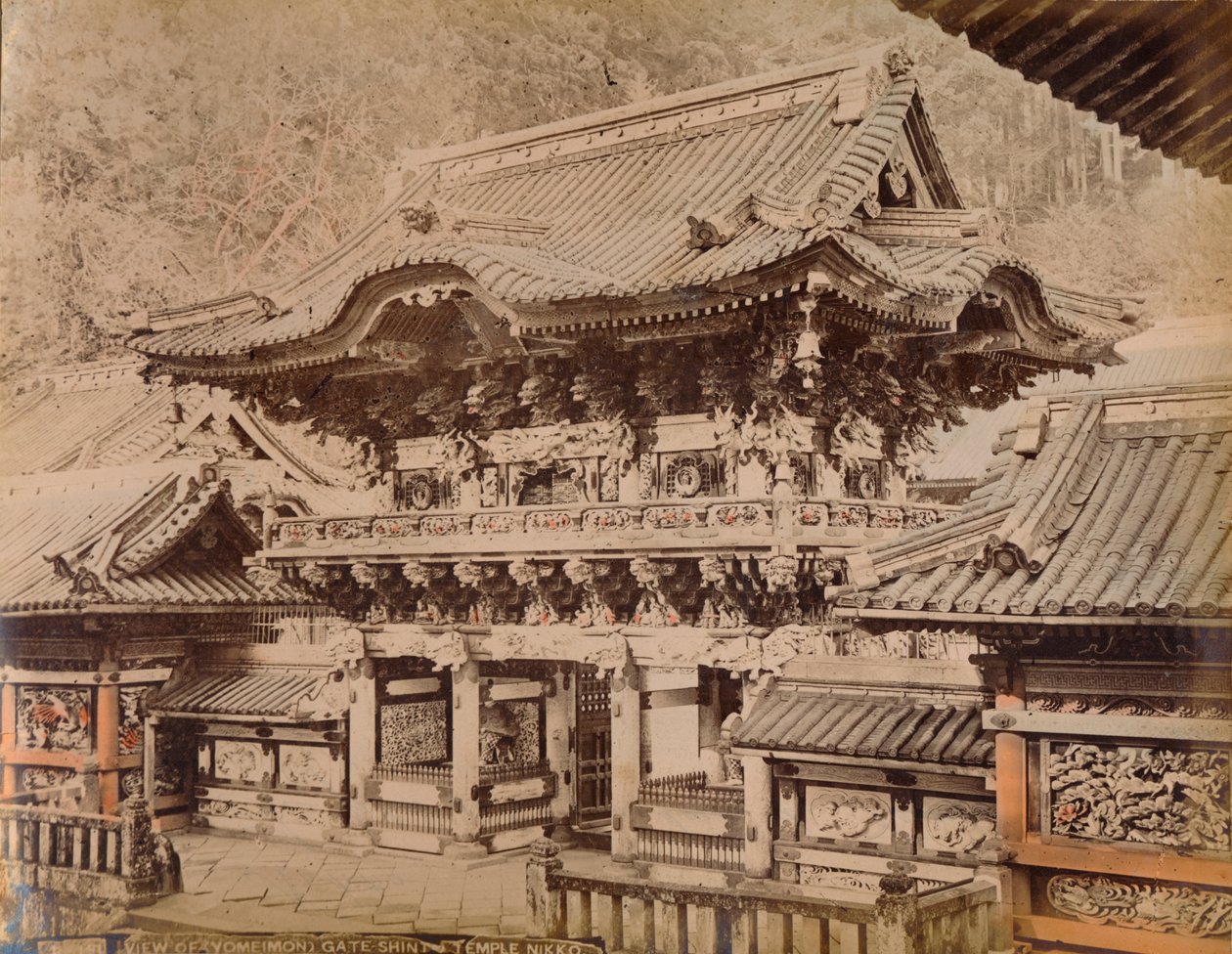 Udsigt over Yomeimon-porten - Shinto-templet Nikko, c1890-1900 af Unbekannt