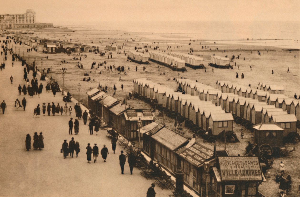 Udsigt over Esplanaden mod Palace Hotel and Cabins, c1928 af Unbekannt