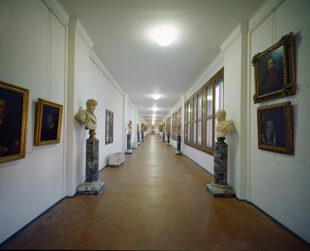 Udsigt over Vasarian-korridoren, der løber over Ponte Vecchio, designet af Vasari (1511-74) 1565 (foto) af Unbekannt