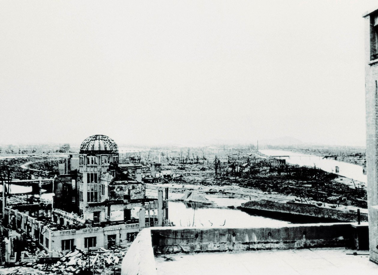 Udsigt over byen Hiroshima efter eksplosionen af atombomben: Ruin of the Agricultural Exhibition Palace af Unbekannt