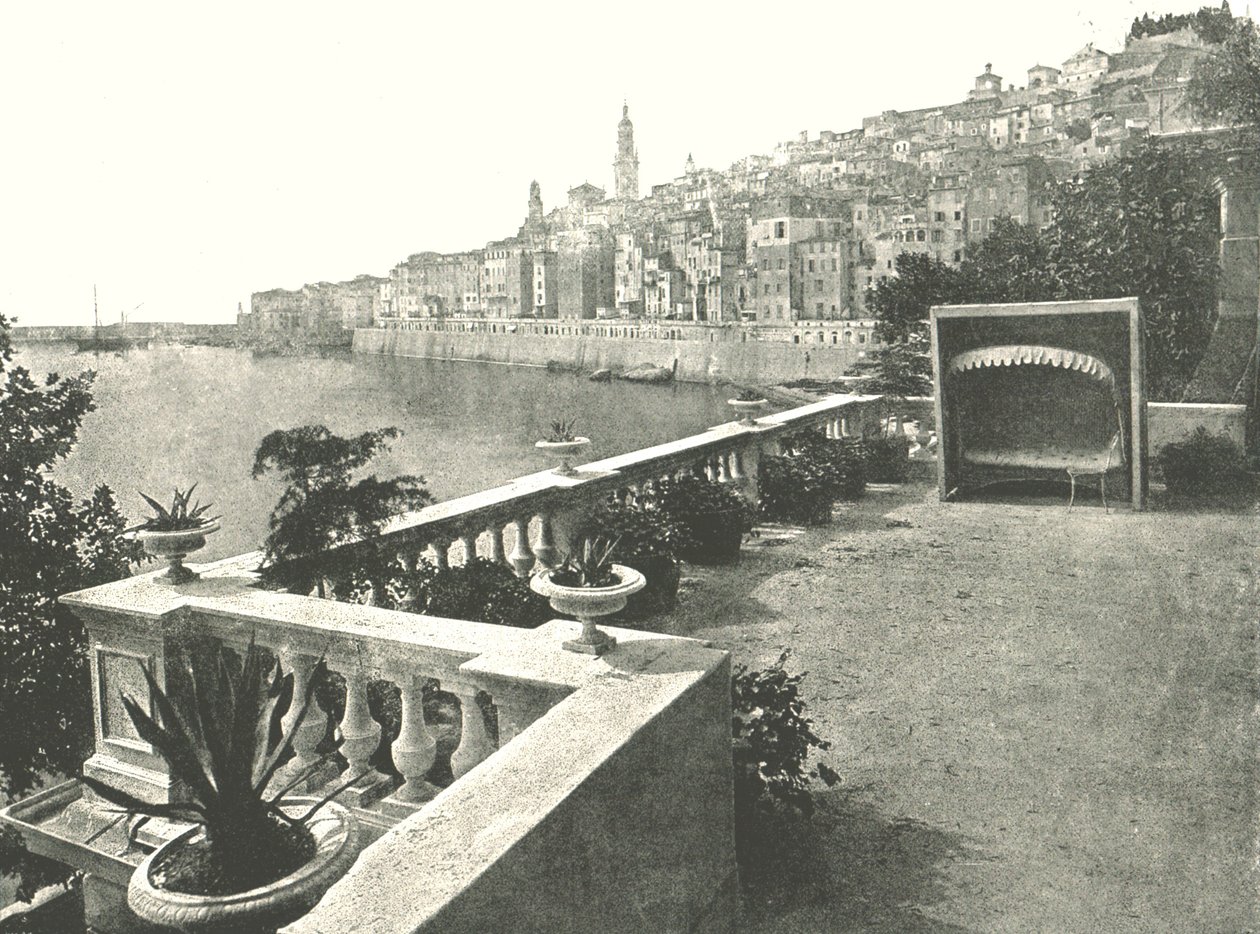 Udsigt over byen fra bugten, Menton, Frankrig, 1895. af Unbekannt