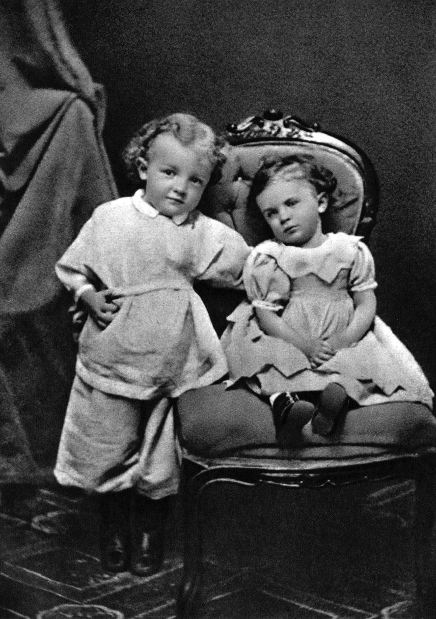 Vladimir Ilich Lenin, russisk bolsjevikisk revolutionær leder, 4 år, med sin søster Olga, 1874 af Unbekannt