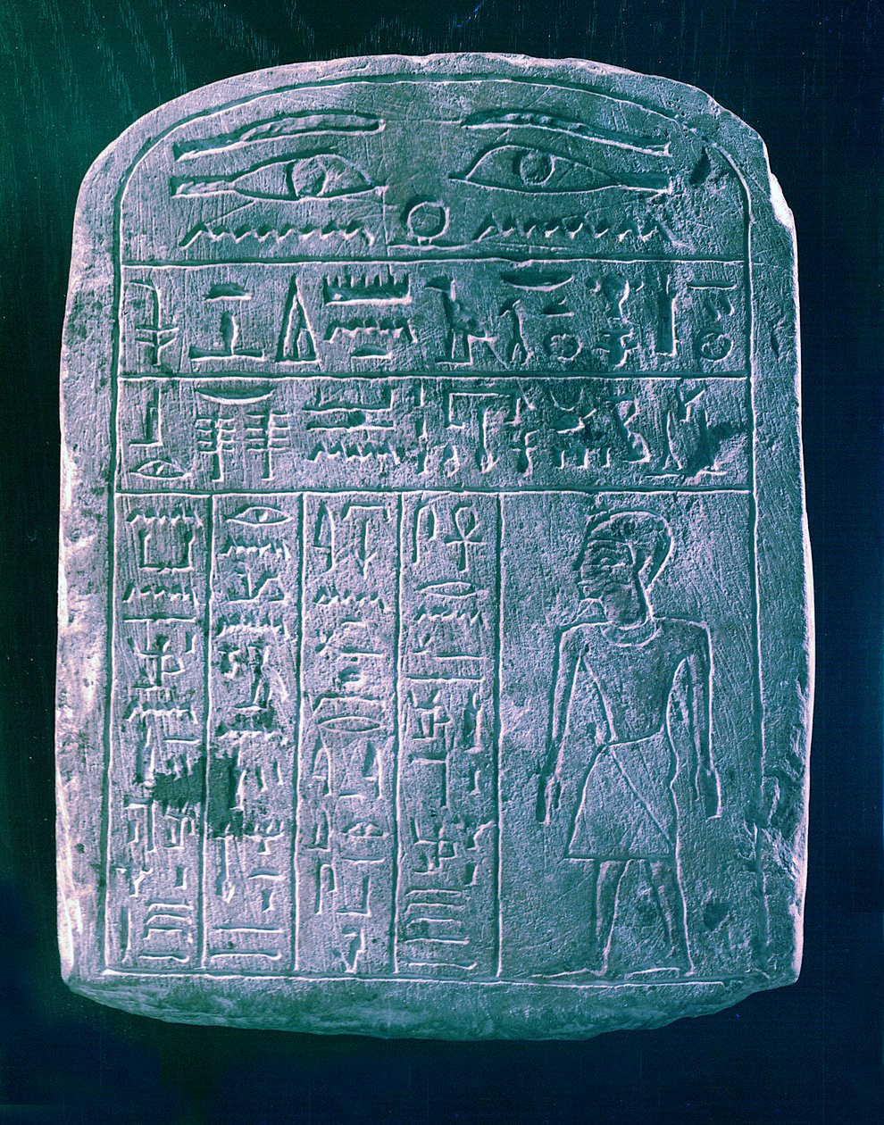 Votiv stele dedikeret af sin bror til en mand fra Ermant, nær Theben, det gamle Egypten af Unbekannt