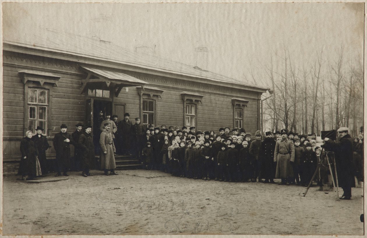 Venter på fjernelse af Leo Tolstojs lig på Astapovo-stationen, 20. november 1910, 1910 af Unbekannt