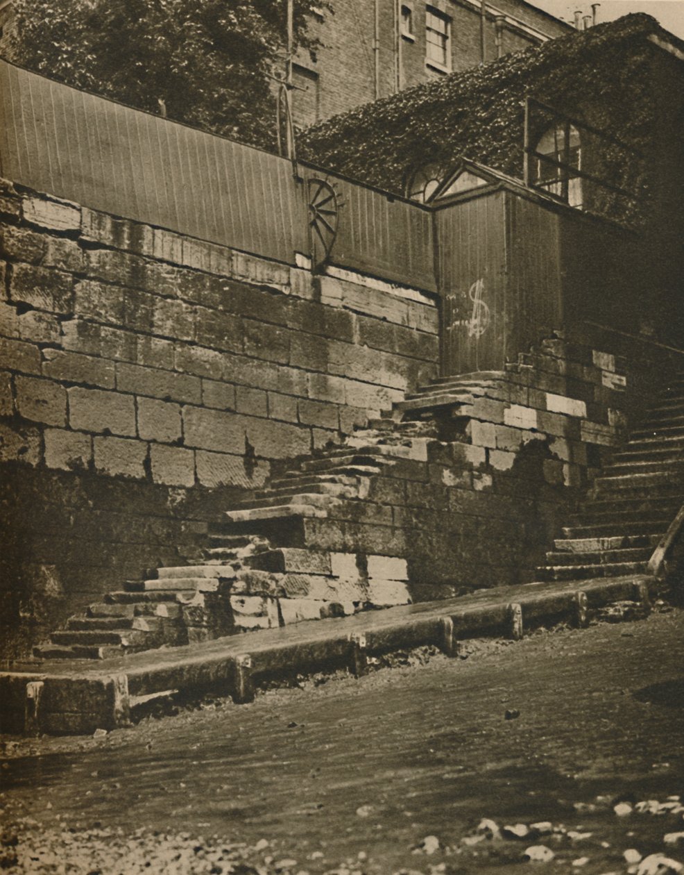 Wapping Old Stairs, Where the Watermen Plied, c1935. af Unbekannt