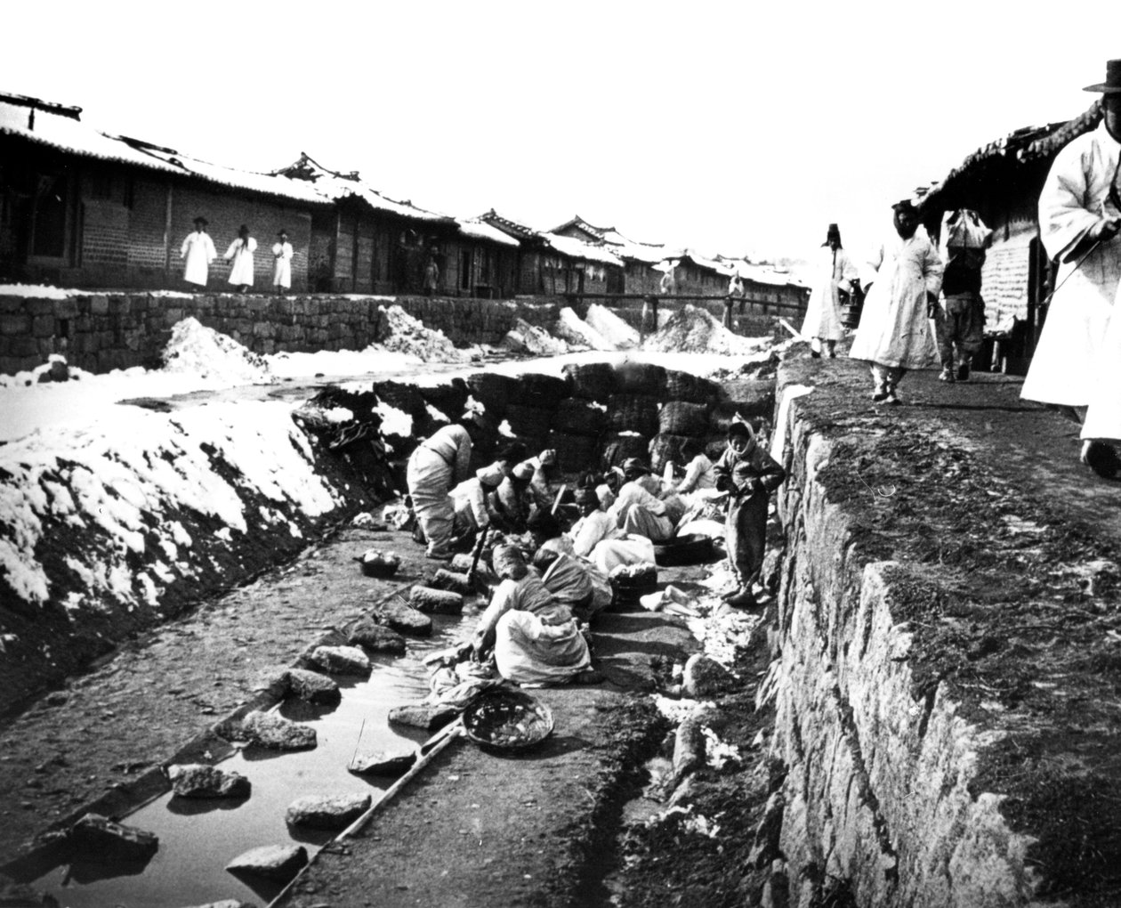 Vasketøj udendørs, Korea, 1900 af Unbekannt