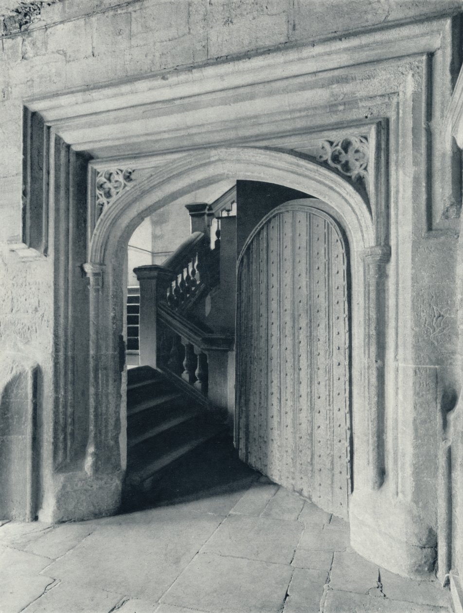 Waynfletes North Door, med trappen fra det syttende århundrede til Upper School og Antechapel, 1926 af Unbekannt