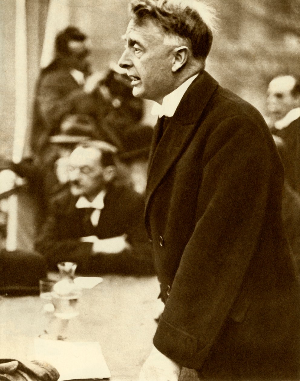 William Thomas Cosgrave holder en tale, Dublin, Irland, 1922, 1935. af Unbekannt