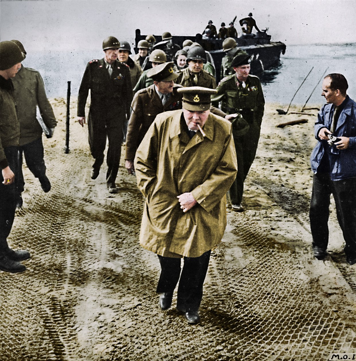 Winston Churchill på tværs af Rhinen. Udad til Tyskland! Onwards to Victory!, 1945 af Unbekannt