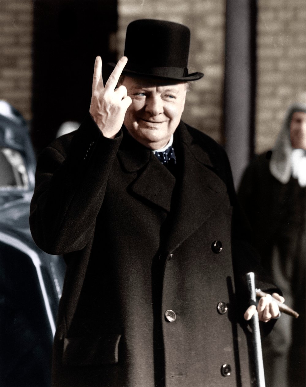 Winston Churchill laver sit berømte V for Victory-tegn, 1942 af Unbekannt