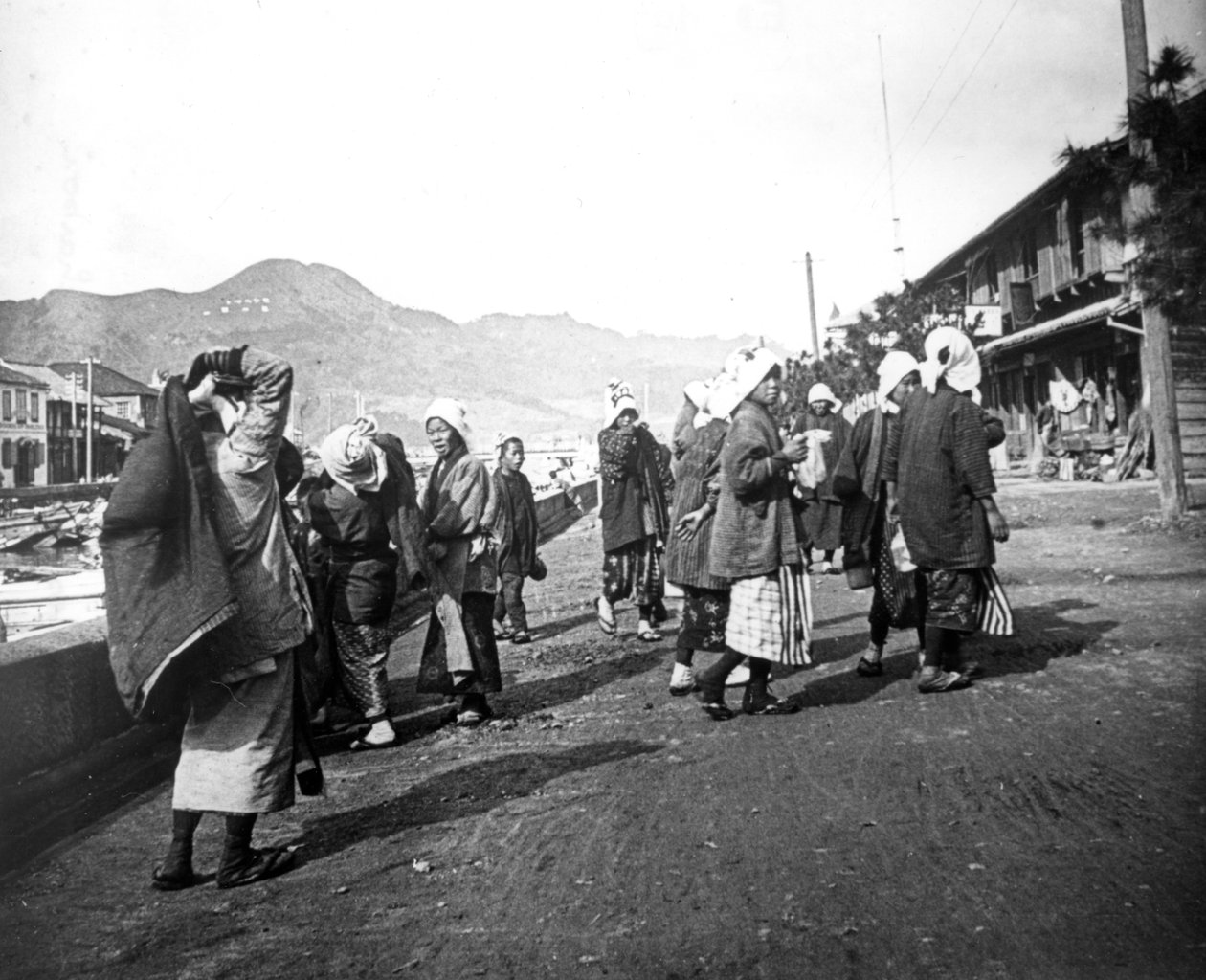 Kvinde med masser af kul, Nagasaki, Japan, c1900 af Unbekannt