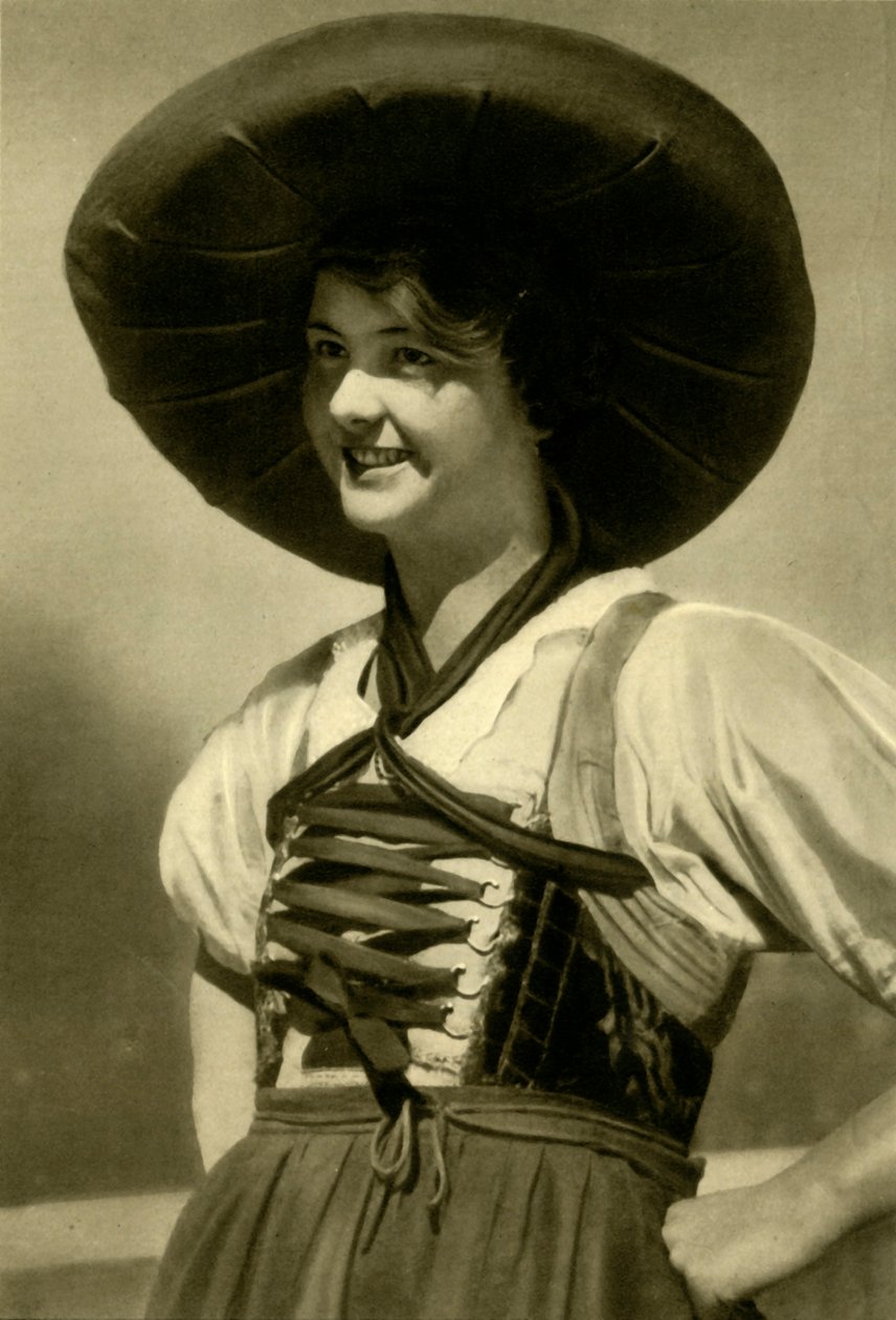 Kvinde i traditionel kostume, Tyrol, Østrig, c1935. af Unbekannt