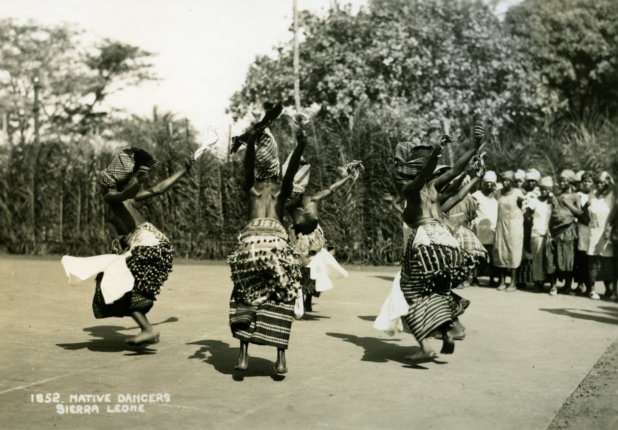 Kvindelige dansere, der optræder, Sierra Leone, det 20. århundrede af Unbekannt