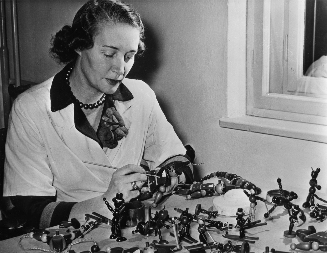 Trælegetøj færdiggøres i Wien, Østrig, på vej til Amerika, 1952 af Unbekannt