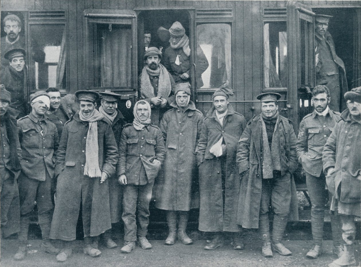 Sårede engelske tropper på vej til et basehospital, c1914 af Unbekannt