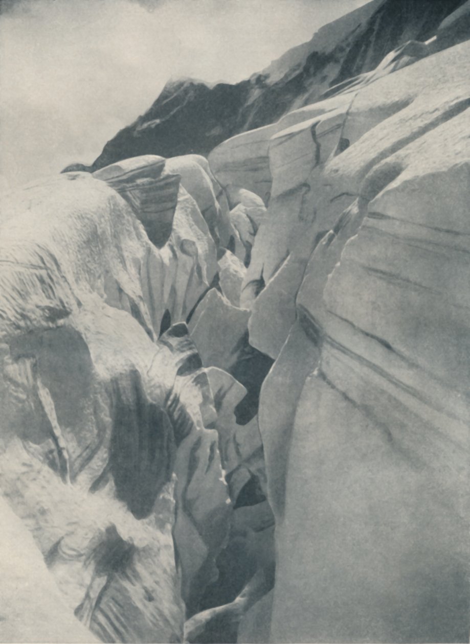 Gabende sprække af The Bergli Above Grindelwald, c1935 af Unbekannt