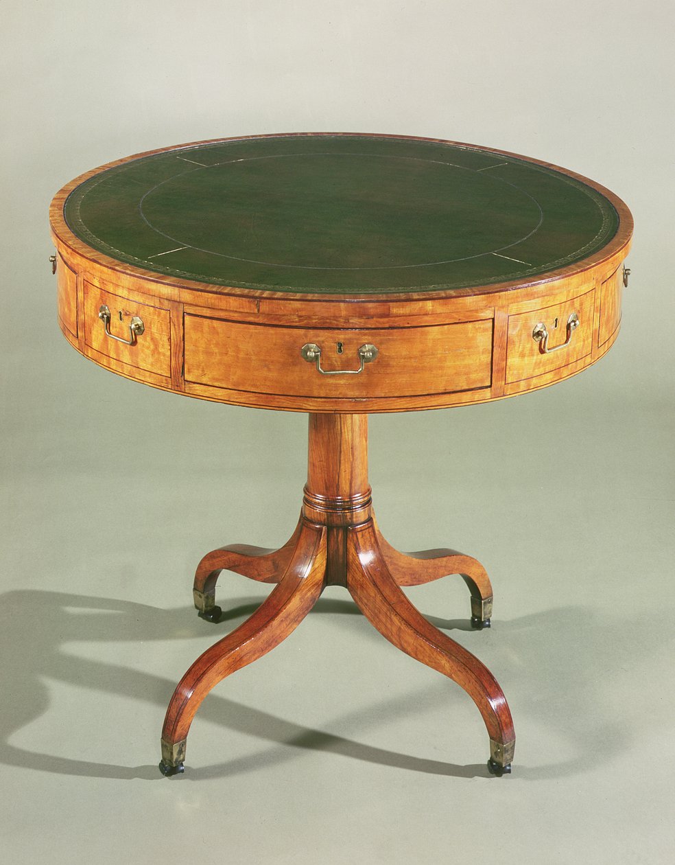 Et lille Sheraton satintræ trommebord. engelsk, ca. 1790 af Unbekannt Unbekannt