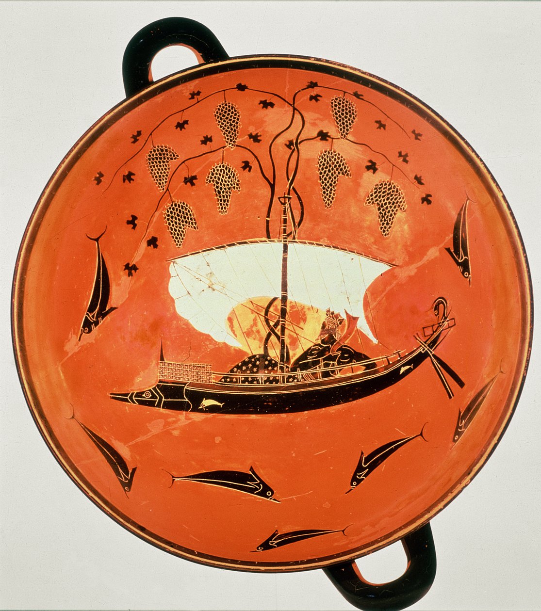 Sort-figur kylix, set indefra, der viser Dionysos i en båd med en vin, Exekias, Sirenemaler, 6. århundrede f.Kr. af Unbekannt Unbekannt