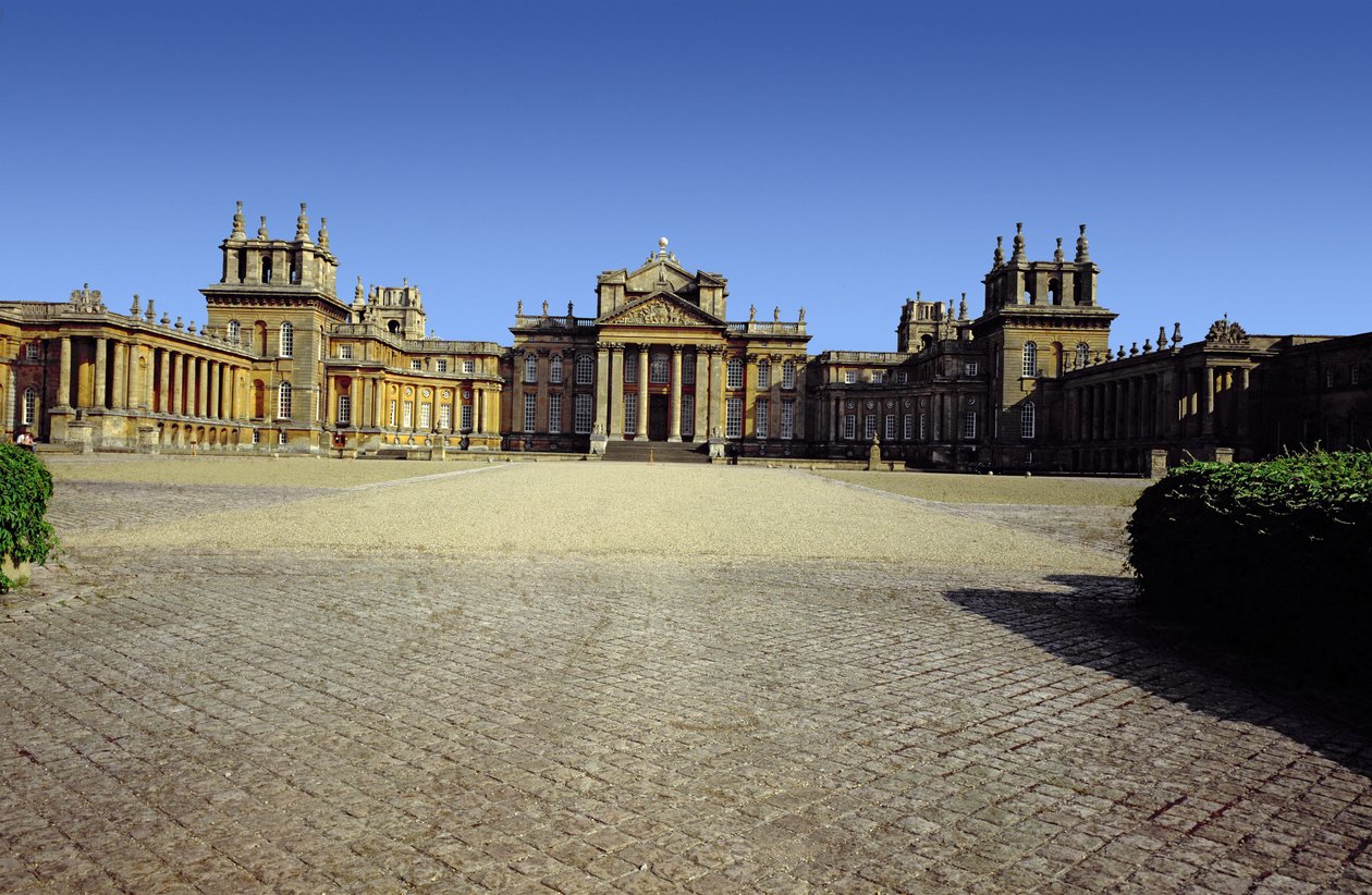 Blenheim Palace, udvendig udsigt, bygget af John Vanbrugh,(1664-1726) og Nicholas Hawksmoor,(1661-1736) mellem 1705 og 1722, Oxfordshire, Storbritannien af Unbekannt Unbekannt